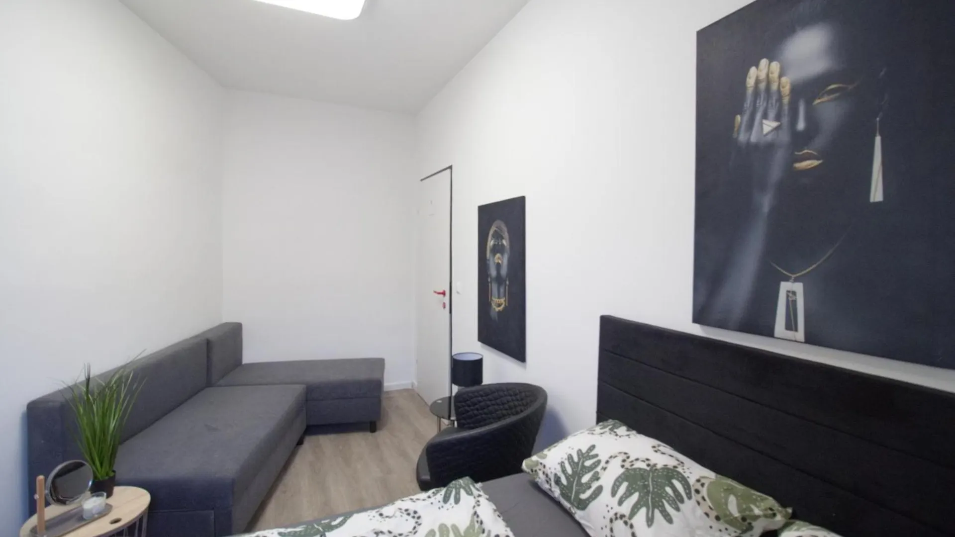Zx Triple Room In Meidling Vienna 0*,  Austria