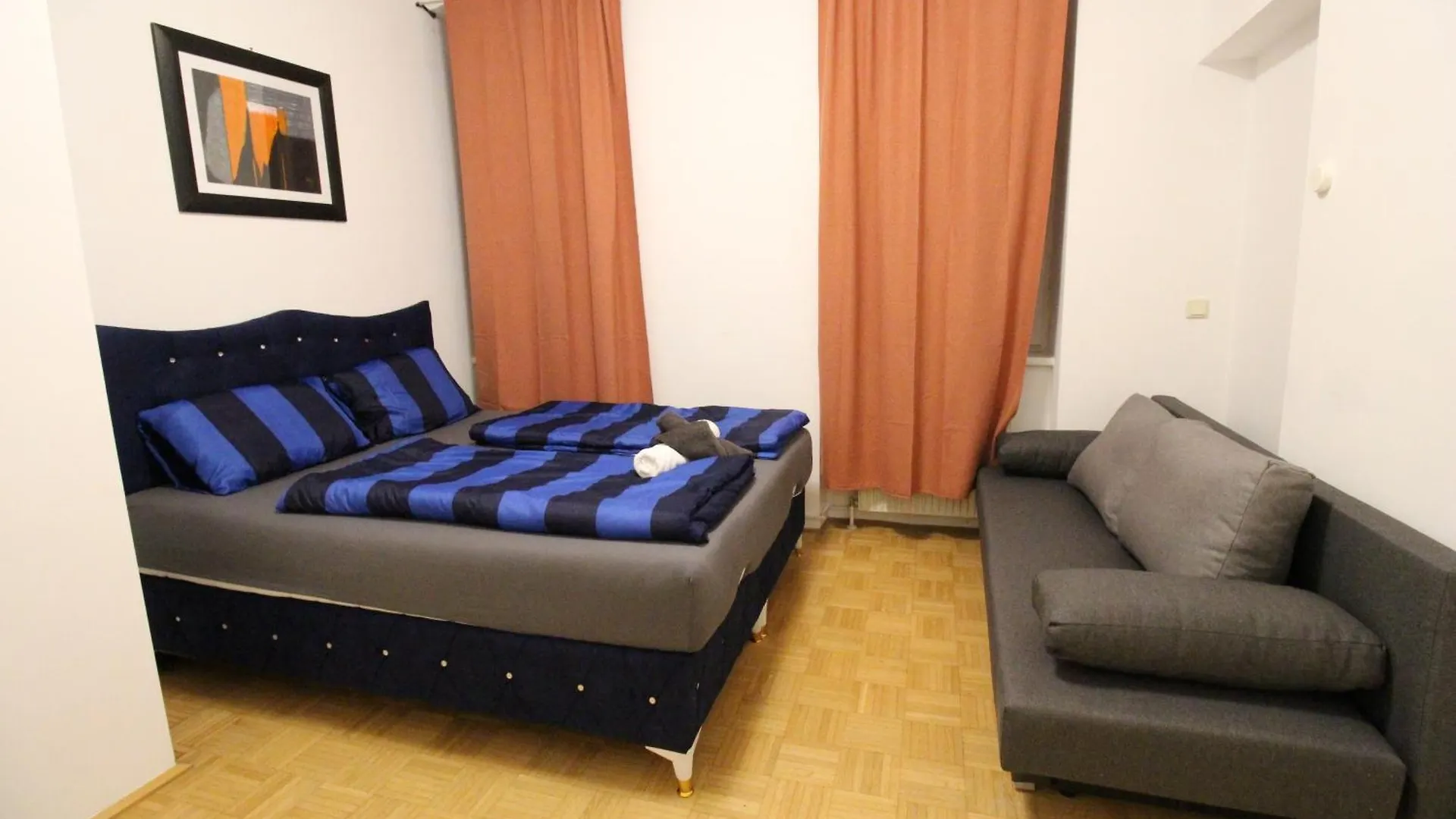 Zx Triple Room In Meidling Vienna Austria