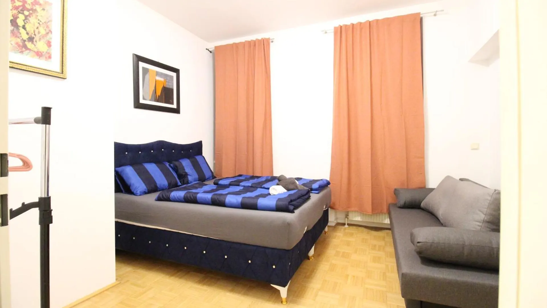 Zx Triple Room In Meidling Vienna