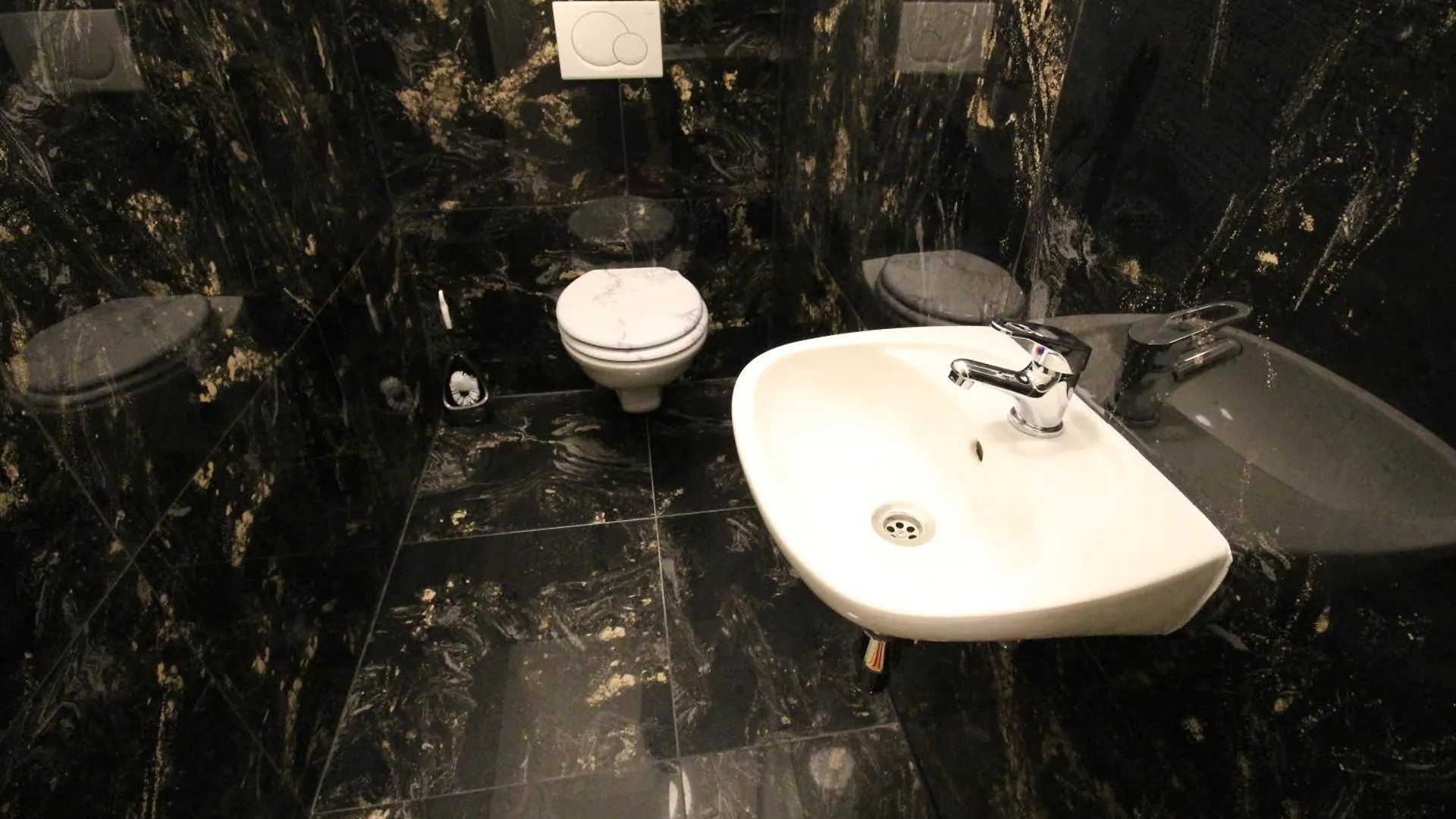 Homestay Zx Triple Room In Meidling Vienna